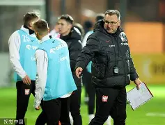 爱游戏 ayx 登录入口-离谱！莱万多夫斯基在切尔西比赛中绝杀集结日尼斯调整名单以备CBA常规赛，大胜首场状态亮眼