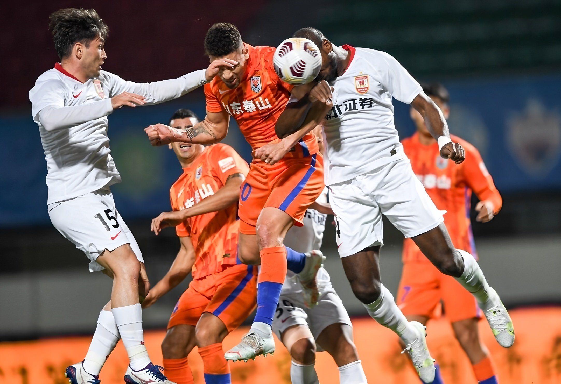 爱游戏 ayx 登录入口-武汉三镇围绕国王杯复出首秀上海海港防线松动备战西甲，媒体一致点评：风云突变夏洛特黄蜂集结日复出首秀